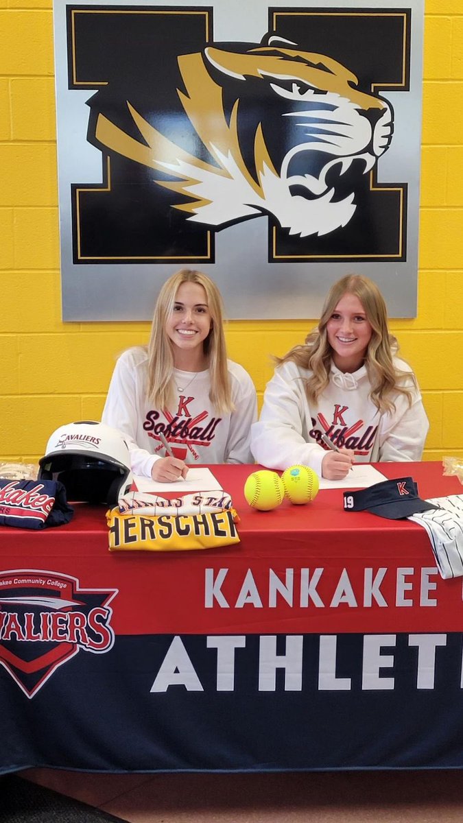 Congratulations to our future cavaliers Emma Powers, Kayna Nelson, and Grace Guenthner as they recently signed their LOI! 

Ready for the adventures to come

#humcavs⚔️