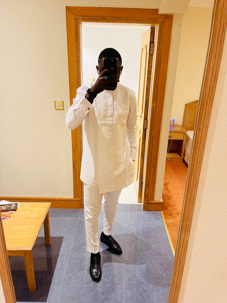 alexbenel_'s tweet photo. Mirror + No face Edition. ✌🏿 https://t.co/QLVK1fRiXt