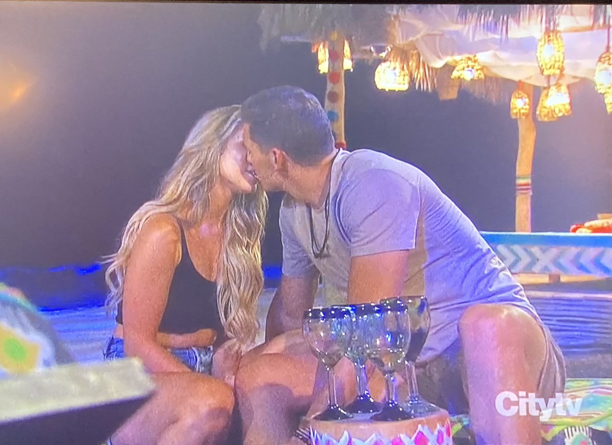 Wells really dropping the ball on collecting those glasses.

<a href="/GameOfRosesPod/">Game of Roses</a> 🕳️