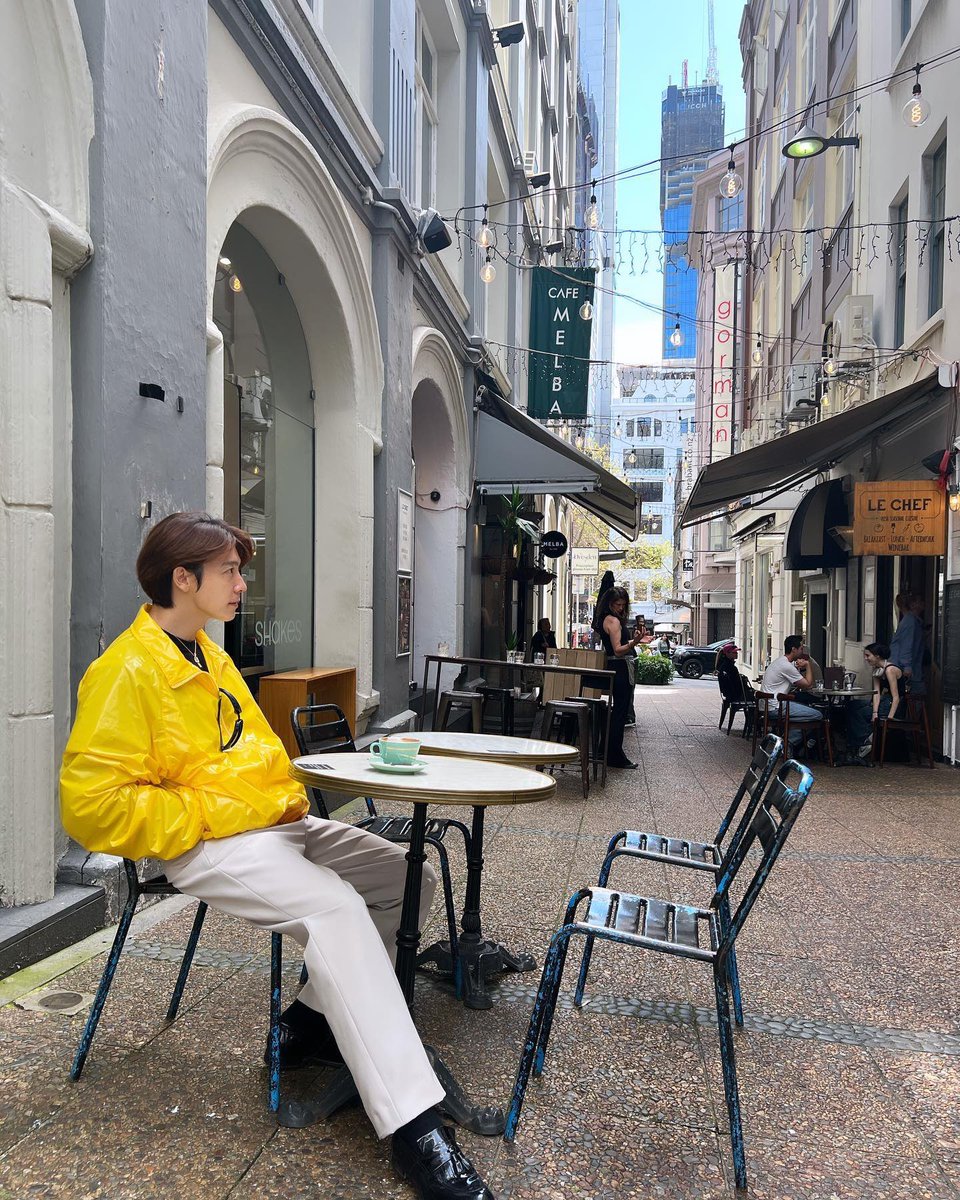 ⠀
              #𝙼𝙺𝙰𝚙𝚊𝚛𝚝𝚖𝚎𝚗𝚝 
　　📍หน้าร้านกาแฟมิสเตอร์บั๋ง

　　หนาวขนาดนี้ข้างไหนจะอุ่นกว่า
　　ข้างเตา หรือข้างเรา
⠀