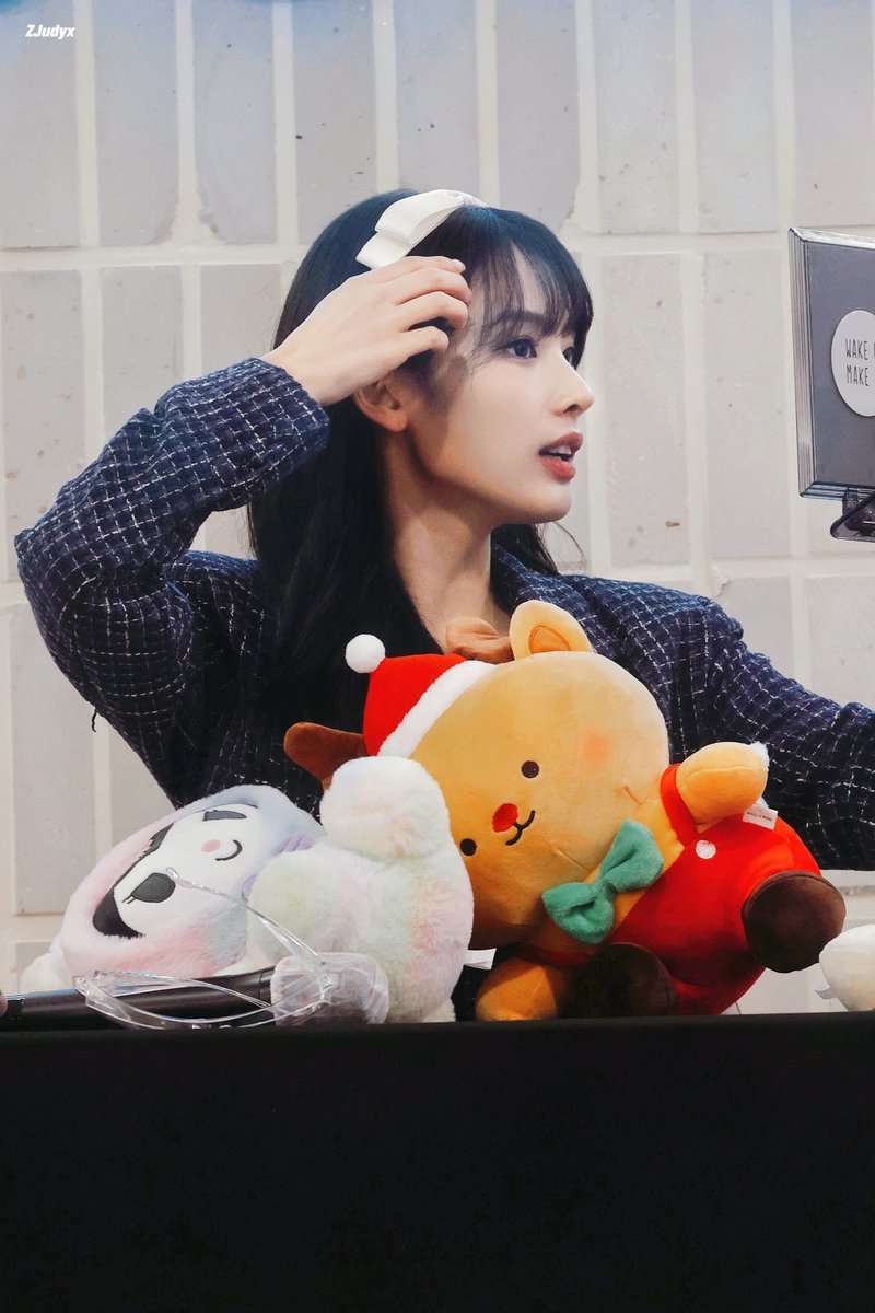 ZJudyx's tweet photo. 231116 HQ

#JINI #지니 https://t.co/Up5HcI48c6