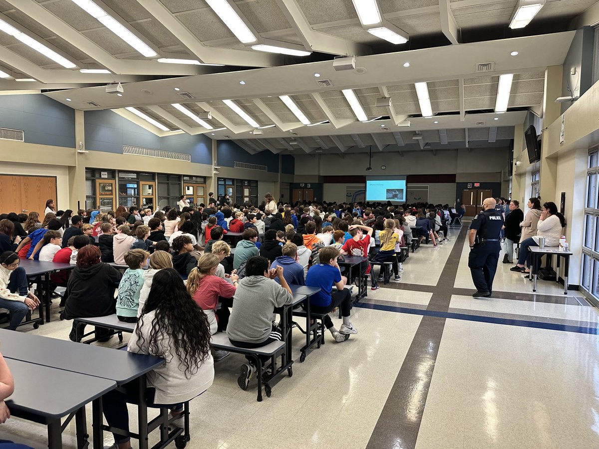 lwarren30's tweet image. Thank you to IWMS for his presentation for 7th grade &amp;amp; to #GiveMe20 for presenting to our 8th graders &amp;amp; helping them create their lifebox! I know this took a lot of behind scenes, we appreciate it all! #WolvesShine #WorldKindnessWeek thank you ⁦@IwmsPta⁩ for the support