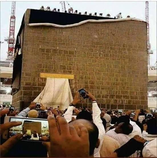 Kalo cuma bangunan kotak batako gini, tukang bangunan langganan gw jg bisa. Lebih bagus dan rapi pulak.