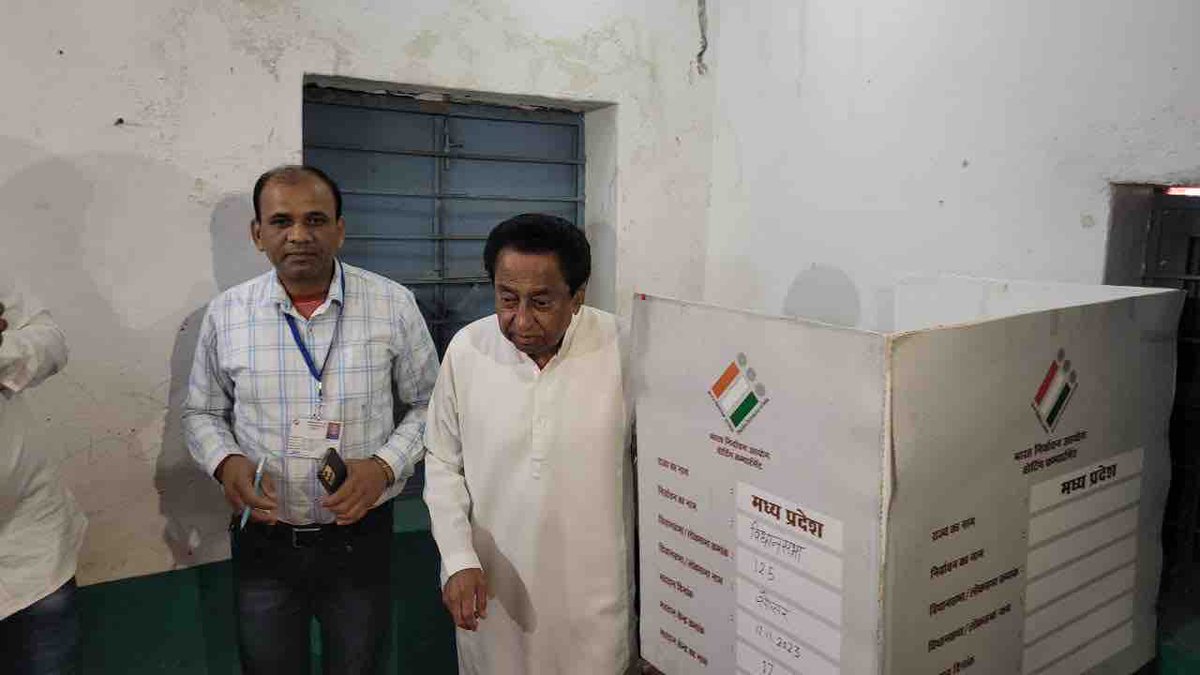 INCMP's tweet photo. कमलनाथ जी ने मतदान किया 

प्रदेश कांग्रेस अध्यक्ष एवं पूर्व मुख्यमंत्री कमलनाथ जी ने छिंदवाड़ा में अपना मतदान किया और मध्य प्रदेश नवनिर्माण की नींव रखी।

“जय कांग्रेस, जय मध्यप्रदेश” https://t.co/GofMVmbNX3