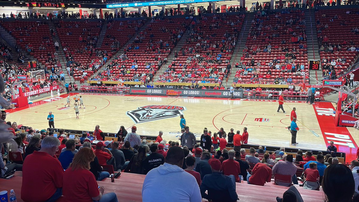 immabeemma's tweet photo. sick halftime entertainment @EddieNunezAD https://t.co/yEiM3K0ySK