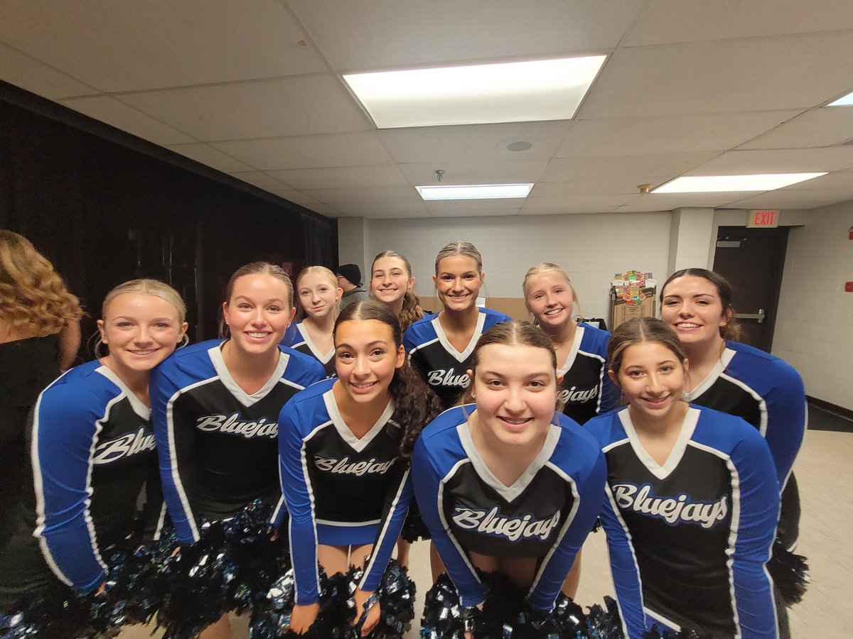 JHS_R7_Dance's tweet image. So proud of these girls and their performance tonight! #jeffersonjayettes