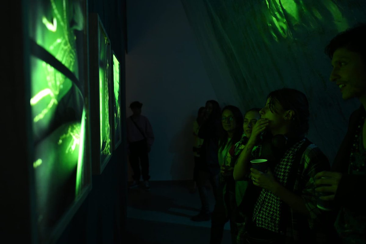 programaARTBO's tweet photo. #ARTBOsalas | Asi fue la inauguración de la exposición ‘Poéticas Artificiales: Distopías para imaginar un mundo’, segunda muestra del programa de formación #ARTBOtutor. https://t.co/ShT5GpStFV