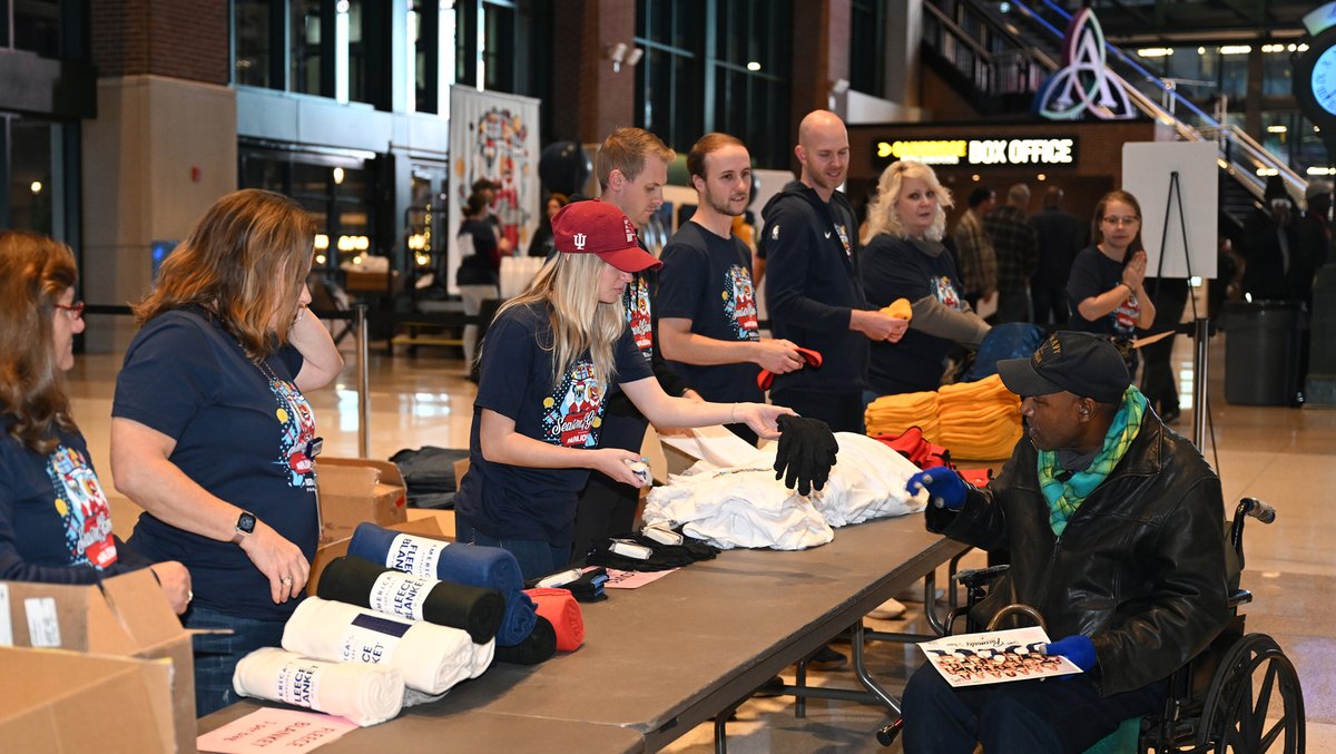 Grateful for 26 years of opening <a href="/GainbridgeFH/">Gainbridge Fieldhouse</a> doors for such an impactful event ❤️

PS&amp;E family showed out to help Hoosiers in need at the Come To Our House Thanksgiving Dinner presented by <a href="/USFoods/">US Foods</a> &amp; the Pacers Foundation as part of The Season of Giving delivered by <a href="/PapaJohns/">Papa Johns</a>.