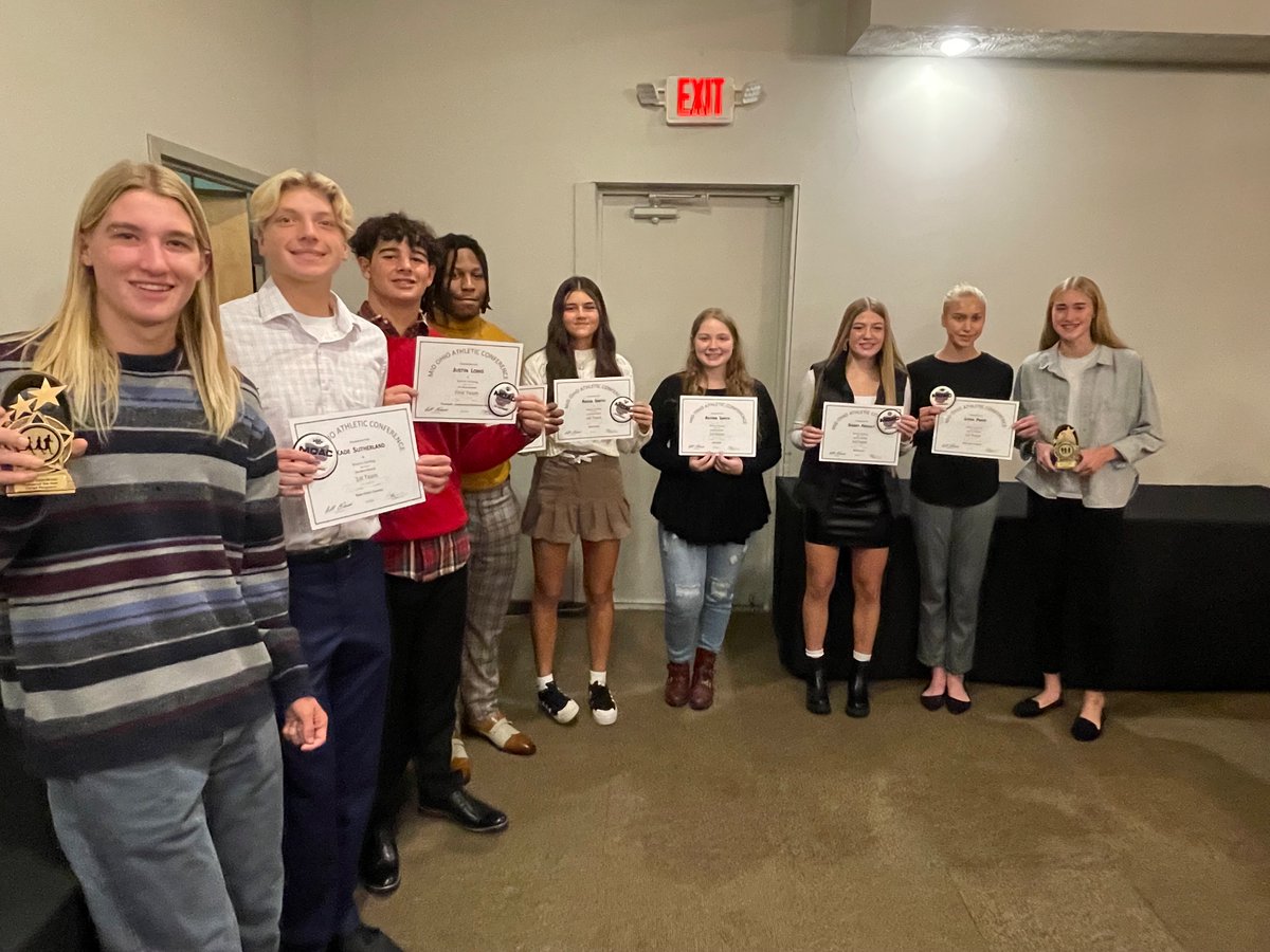 🔴⚫️Celebrating MOAC First Teamers and Runners of the Year at tonight’s banquet!⭐️
<a href="/MCSPresidents/">Marion City Schools</a> 
#180daysofjoy