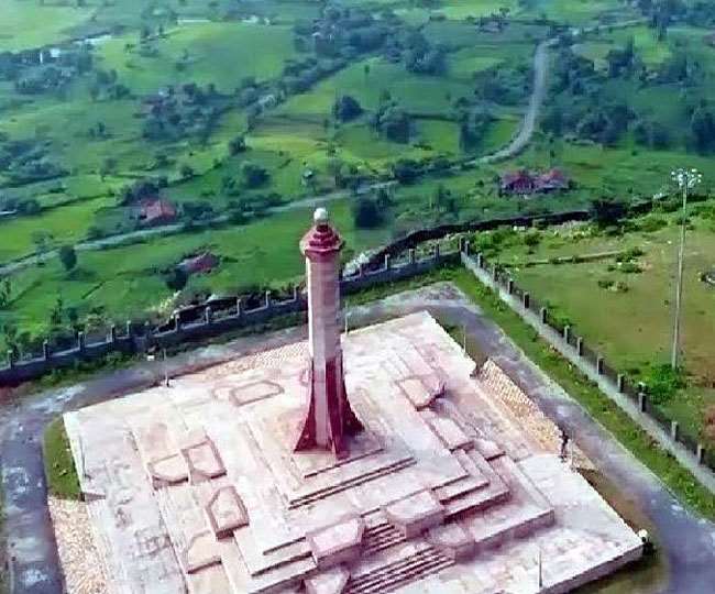 VNparmar24's tweet photo. मानगढ़ धाम 17 नवंबर, 1913 की उस घटना का साक्षी है जिसमें अंग्रेजों ने 1500 अधिक आदिवासियों की जान ले ली थी। लेकिन इतिहास में इसका जिक्र तक नहीं है। क्या इस घटना की उपेक्षा इसलिए की गई क्योंकि इसमें शहीद हुए लोग आदिवासी थे??
सभी वीर सपूतो को नमन जोहार 💐💐
 #मानगढ़_शहादत_दिवस https://t.co/ecCefm6iyn