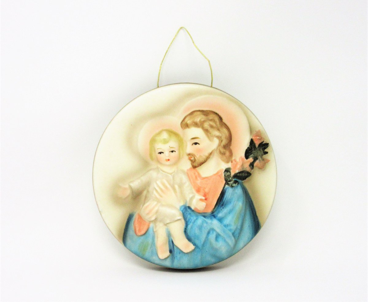 antiquelove22's tweet photo. Vintage Napco Christmas Hanging Wall Plaque Featuring Joseph Holding Baby Jesus in His Arms 3D Relief Religious Holiday Home Decor Gift Idea https://t.co/RvADyvonOP #etsyseller #vintage #Etsy #ReligiousHomeDecor https://t.co/Z9YFRAhsfF