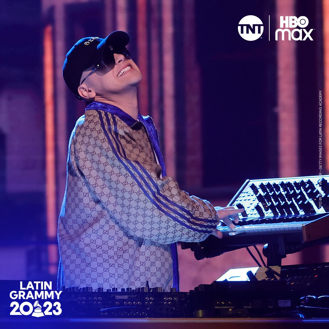 HBOMaxLat's tweet photo. Me va a dar algo 🤯😮🥵 con esta versión remix con tango de la sesiones de @bzrp #LatinGrammyHBOMax Y #Shakira https://t.co/D7mrOHu4ra