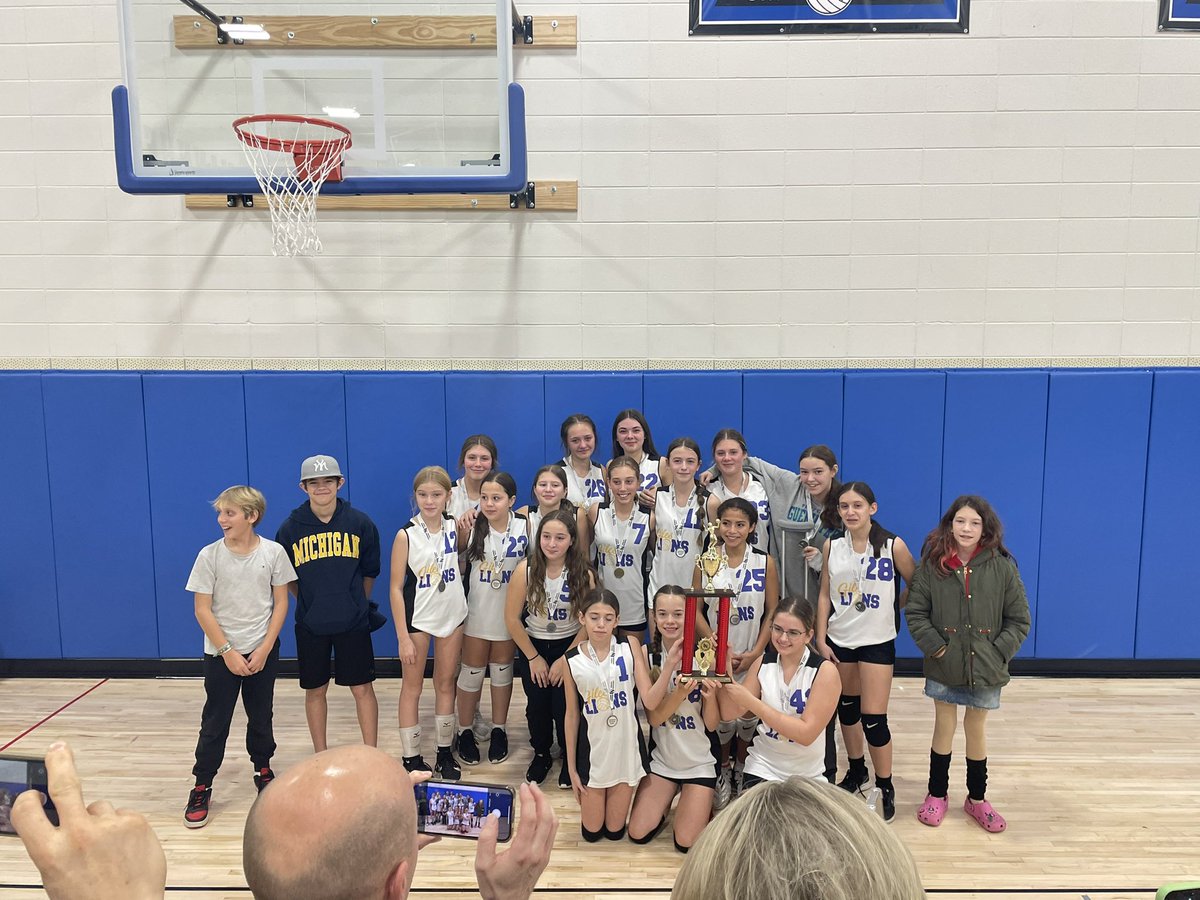bbiedkeD80's tweet photo. Congratulations on a successful Girls Volleyball season!  #GilesMade @NorridgeSD80 @mguzikD80 @SRabiolaD80 https://t.co/vyhC5ZkLKr
