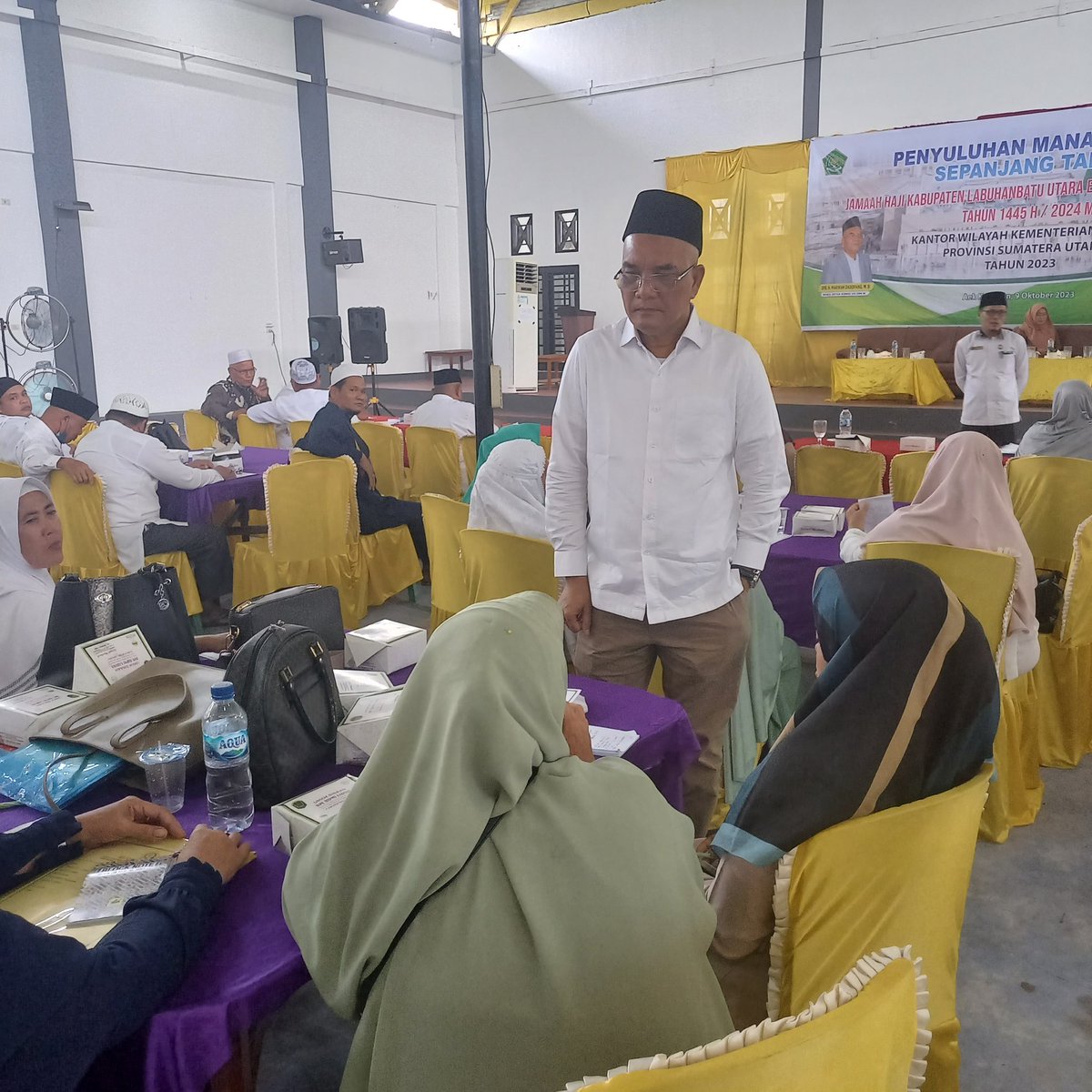 Marwan_Dasopang's tweet photo. Haji adalah perjalanan spiritual yang mengajarkan kesederhanaan, kebersyukuran, dan persatuan umat Islam.
#marwandasopang #reses #dprri #komisiviii #fpkb #labura #labuhanbatuutara #haji #ibadahhaji #biayahaji #manasikhaji https://t.co/yjjJ6z9pY3