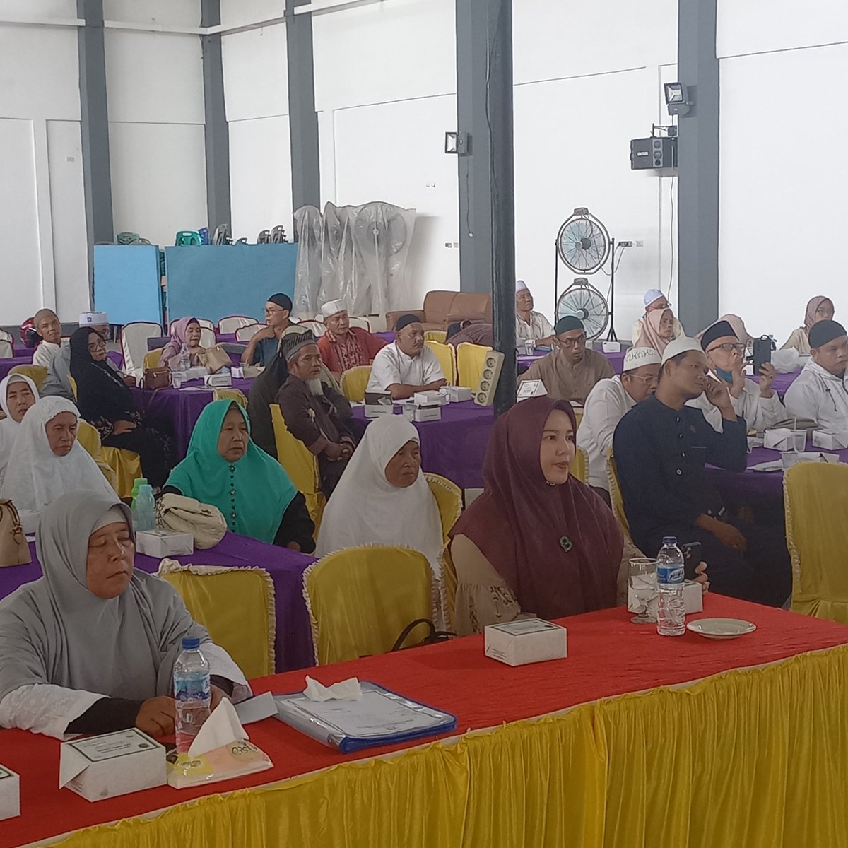 Marwan_Dasopang's tweet photo. Haji adalah perjalanan spiritual yang mengajarkan kesederhanaan, kebersyukuran, dan persatuan umat Islam.
#marwandasopang #reses #dprri #komisiviii #fpkb #labura #labuhanbatuutara #haji #ibadahhaji #biayahaji #manasikhaji https://t.co/yjjJ6z9pY3