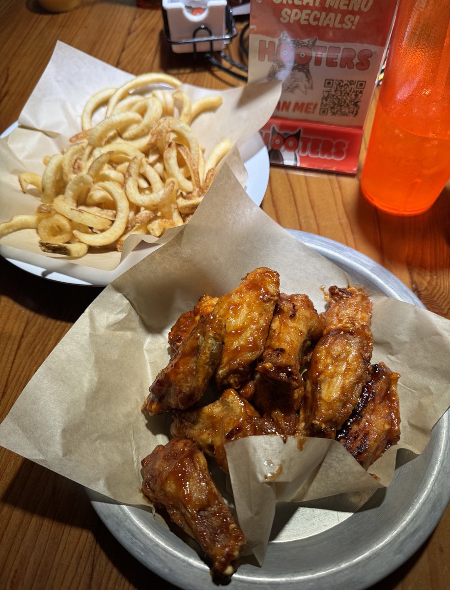 There’s nothing like watching pro-Trump alpha male Lamar Jackson dominate woke Democrat Joe Burrow over some Daytona style wings at Hooters! In God, Donald J Trump, and Lamar Jackson we trust!