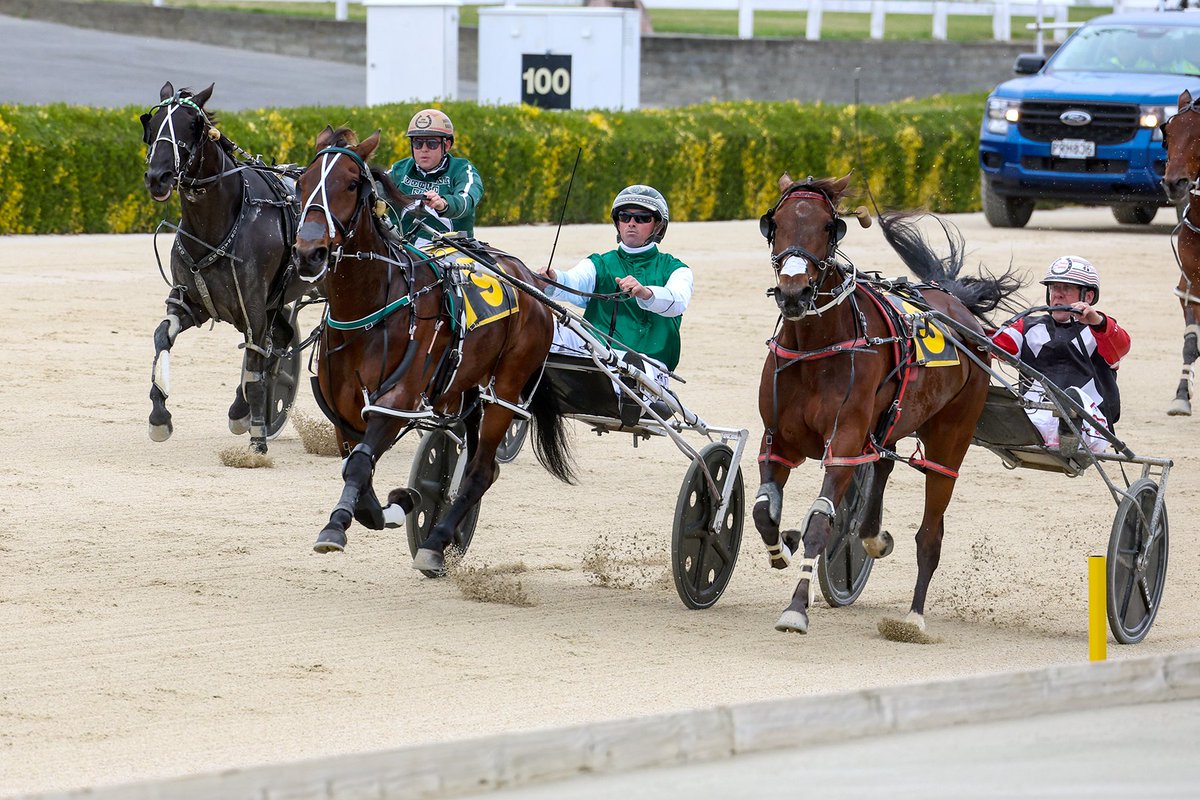 MANHATTAN is too good in the Listed Sires Stakes  Southern Mares Classic for trainer and driver Bob Butt!

Once she got the lead she held out her challengers to pick up the feature race!

Congratulations to her owners The Loyal Travelling Reserves Syndicate