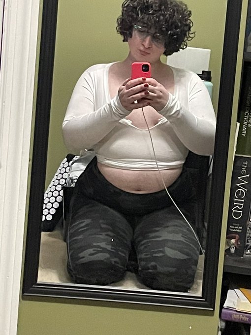 pretty and thick 🌸 https://t.co/DLddNELVef