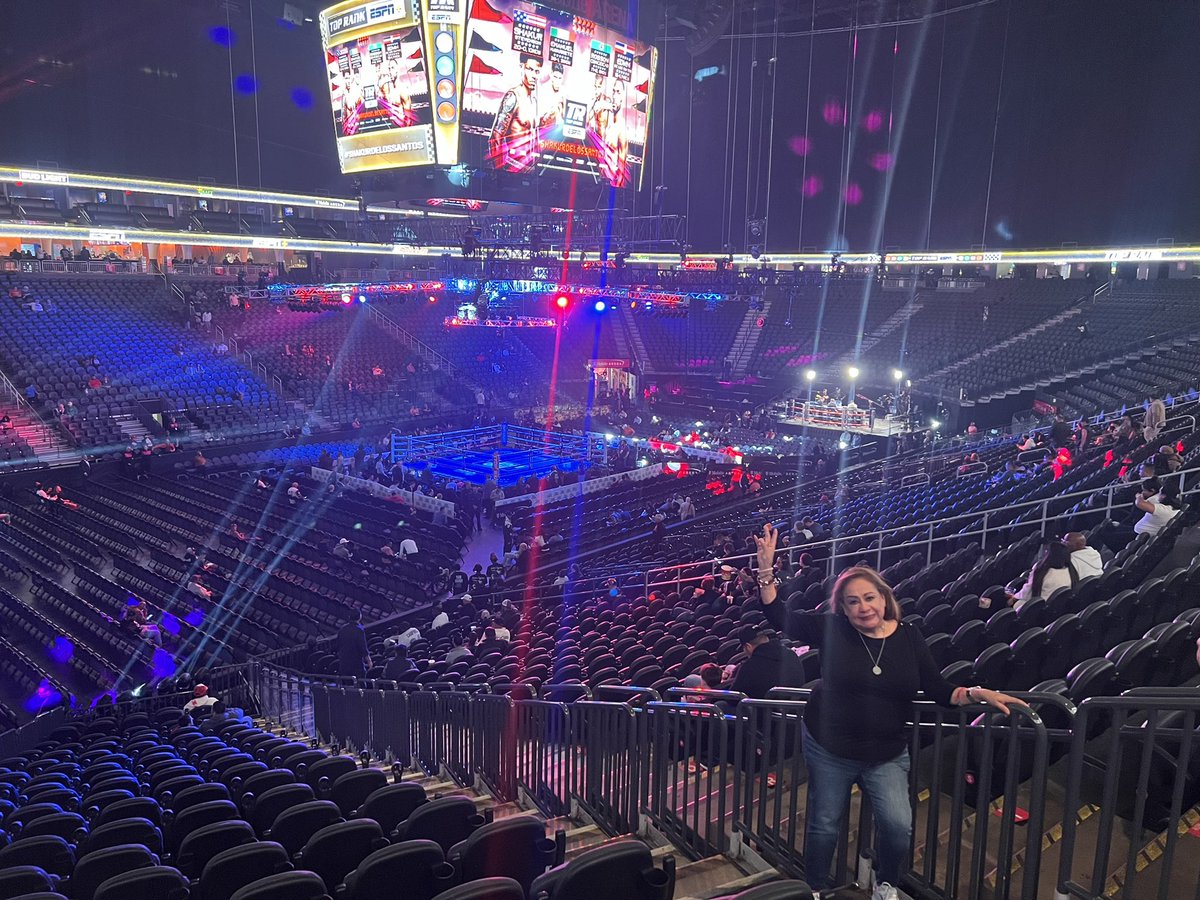 EGPEMT's tweet photo. @trboxing Esperando la   pelea del Vaquero Navarrete https://t.co/ZY1ojnGM7a
