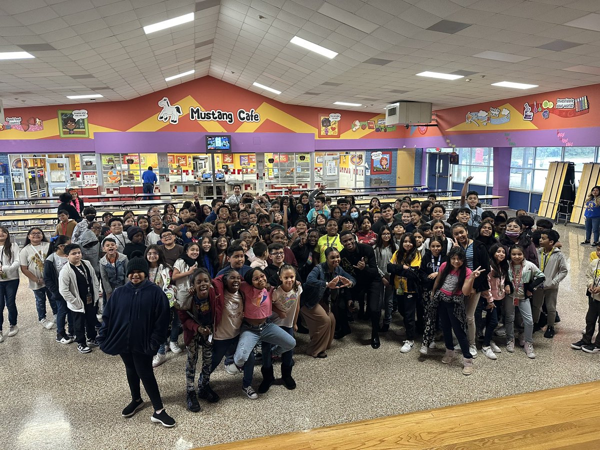 MooreCounselor's tweet photo. Looks like we recruited some great Mentors for our @GoodmanES_AISD scholars!! Thank you @DeltaTheta1949 #CollegeWeek2023 https://t.co/soMwih2QV9