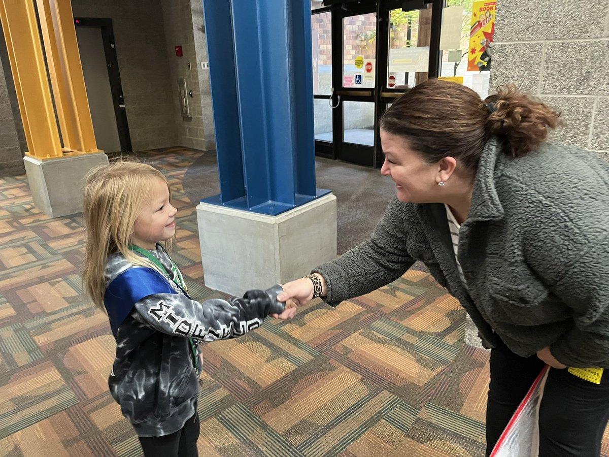 ForestViewES's tweet photo. FVE Principal for A Day!  @EverettSchools https://t.co/PkO0liyY3J