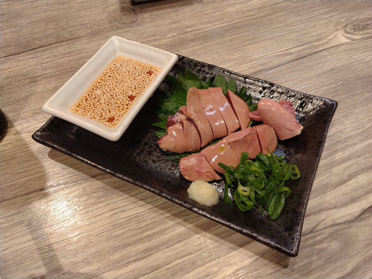 mamegonbe1's tweet photo. だれやめや

鶏料理の鶏が、他のお店とは全く別物で肉質と旨味が凄い❕😉
他の料理もどれも美味しいな👍😆
酒の種類も結構揃ってるし、お店の方々の感じがとてもいい😆
人気でなかなか入れないのが頷ける💡

ラーメンもかなりのもの、居酒屋で出すレベルを超えてる😎👍 https://t.co/1KL2oXhSqq