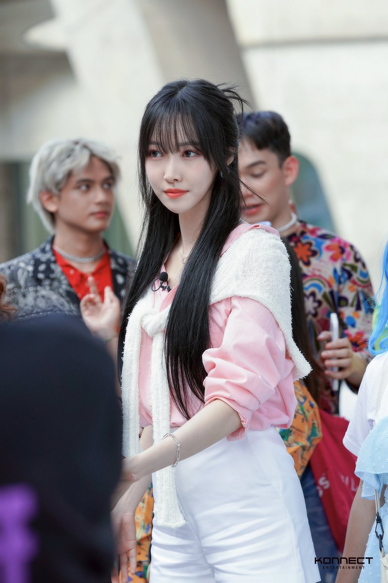 yujugcfs's tweet photo. finally pics of yuju from her cameo in philippines movie, ma'am chief 🫶🏻 https://t.co/2V1Ne3TKiS