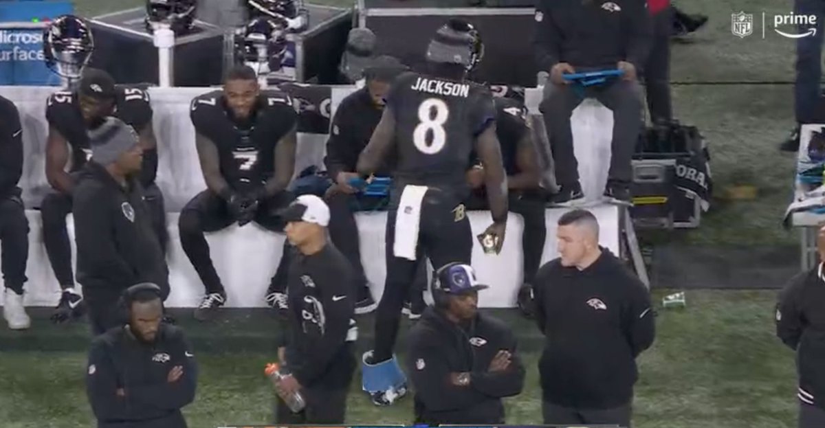 jonas_shaffer's tweet photo. Lamar Jackson was wearing this contraption on his left ankle. https://t.co/MLojxIReT0