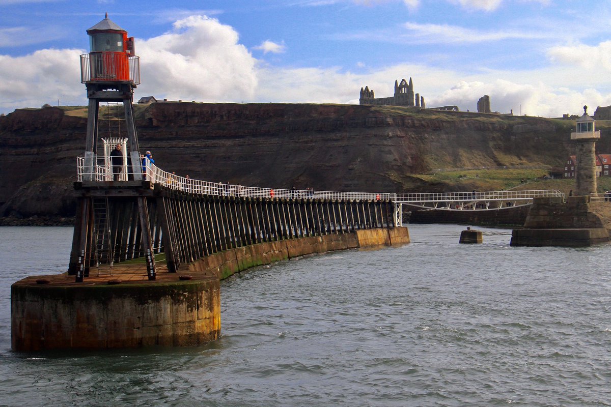 MichaelSadgrove's tweet photo. The harbour entrance, Whitby; on the cliff, the 13th century ruins of Whitby Abbey founded as a Benedictine community on the site of the double monastery over which #StHild presided as Abbess in the 7th century.
Today (*not* the 19th) is her feast. Hild died on this day in 680. https://t.co/cNgv0VAvW7