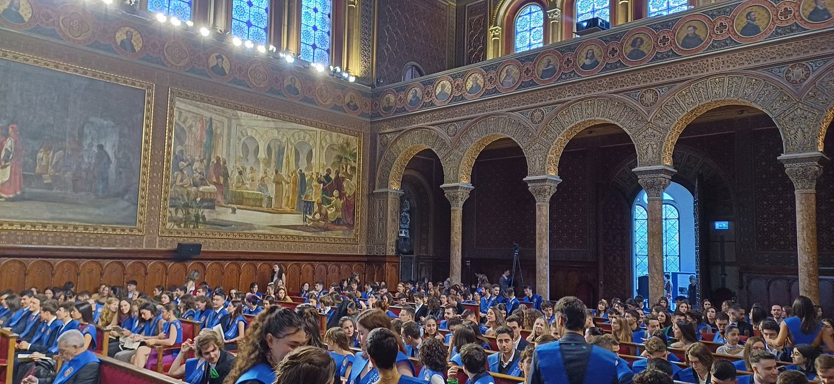 BiologiaUB's tweet photo. 🎓 Acte de Graduació 🎓 

Arriba el gran dia de les graduades i graduats en Biologia, Bioquímica, Biotecnologia, Ciències Ambientals i Ciències Biomèdiques! 

📍 Ens trobem al paranimf de l’edifici històric de la @UniBarcelona per celebrar aquest emocionant moment. https://t.co/ICDGGp1o7v