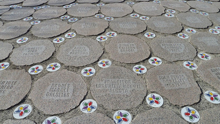 Ha fallecido nuestro querido Agustín Ibarrola, artista ligado a COVITE desde su fundación. Diseñó nuestro logo, la chiribita, y es autor del monumento a las víctimas del terrorismo de Vitoria.

Descansa en paz, querido amigo y referente. Gracias por tanto. Nunca te olvidaremos.