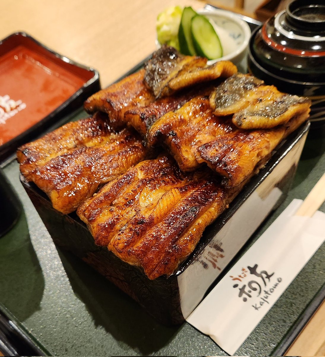 kecuE8Tjr2deuOy's tweet photo. うなぎ 和友@新小岩

特うな重 福
ボリューム満点のうなぎ、ごはんの量に圧巻です。表面は、パリっとしていて身はふっくらしています。思う存分にいただけ、美味しさに舌鼓。 https://t.co/fulrmsTDLE