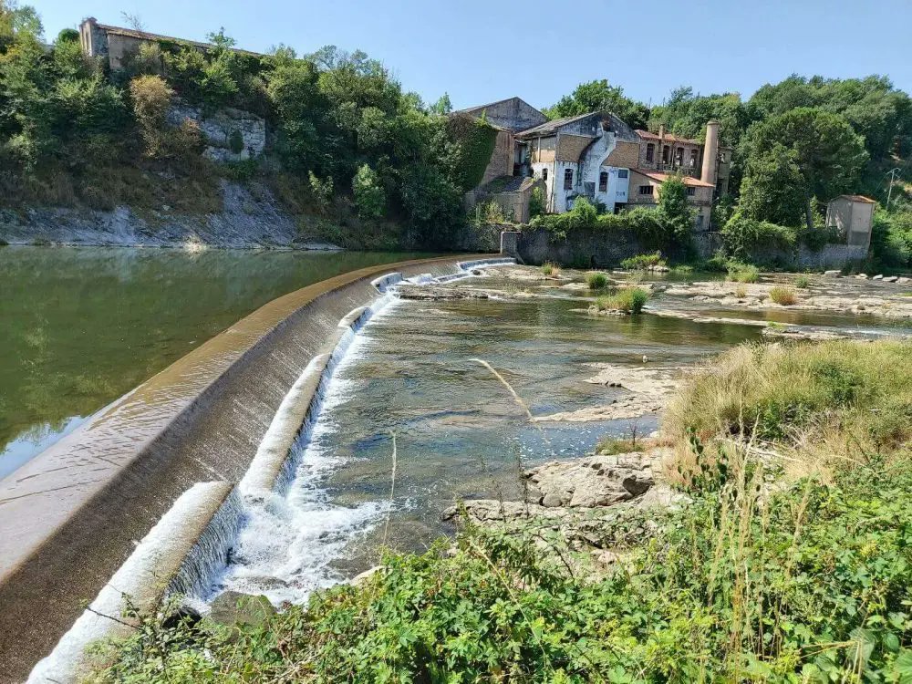 Idolatrat CAT de Setmana de caminada circular pel riu Ter entre Torelló i les fàbriques de la Farga Lacambra, la Coromina i Can Tarrés. Vegetació i patrimoni industrial 'de ribera'. catdesetmana.cat/blog-osona-pel…