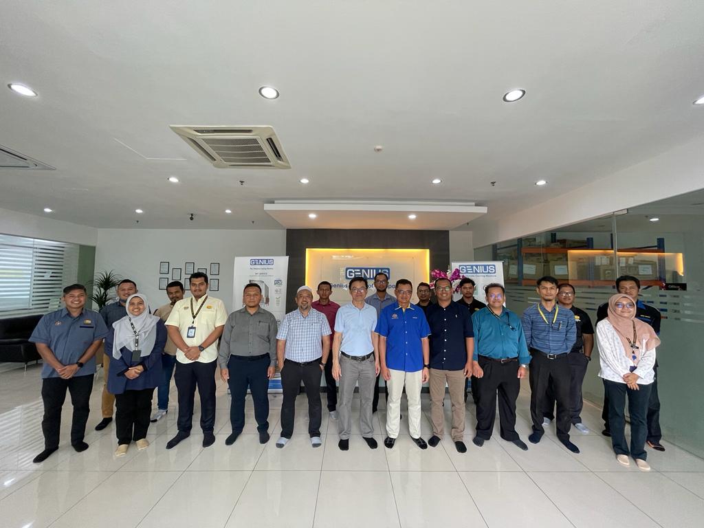 JKRWoksyop's tweet photo. 17/11/2023

Taklimat &amp; lawatan teknikal ke kilang pembekal menara penyejuk Genius Cooling Towers.

Peserta:
Pasukan projek BPMek, pelanggan (PDRM) &amp; kont.

Projek:
Penggantian menara penyejuk di PDRM Bukit Aman.

@JKR_CKM https://t.co/J3jnauBavD