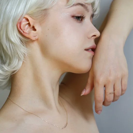 info_cuicui's tweet image. 2023 Christmas Collection  
【Tiny Diamond Pierce〈RAYON〉| K10YG】 
ダイヤモンドの輝きとゴールドの輝きの強弱で表情豊かに楽しめる。
 cui-cui-onlineshop.com/?pid=177693090 
#キュイキュイ #ジュエリー #ChristmasCollection #ゴールド #ダイヤモンド #ピアス #世界最小 #ギフト #贈り物 #ご褒美