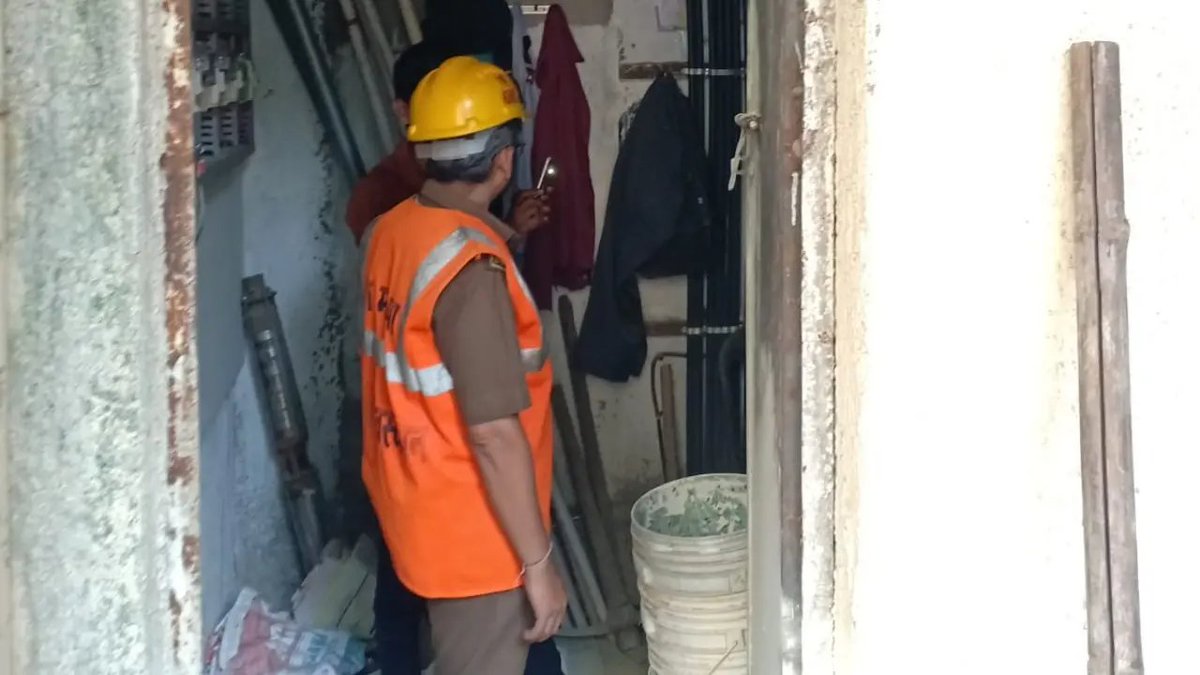 mid_day's tweet photo. #InPhotos | #MiddayNews
Electric meter boxes at Thane building gutted in fire
#Mumbai #ElectricBox #Thane #News #NewsUpdate
https://t.co/FlfDFsGclq https://t.co/Ki64aMSqky
