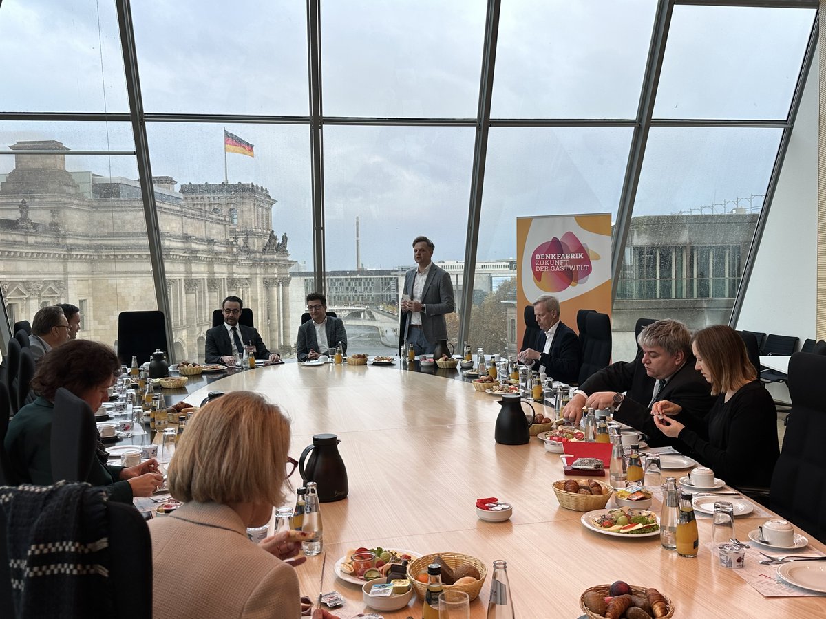 DJH führt „am Tag der Entscheidung" Gespräche in Berlin... Gestern, unmittelbar am Tag der entscheidenden #Bereinigungssitzung, hatte unser Hauptgeschäftsführer noch mal die Gelegenheit, sehr eindringlich unsere Sichtweise zum #Bundeshaushalt2024 zu erläutern und mit konkreten