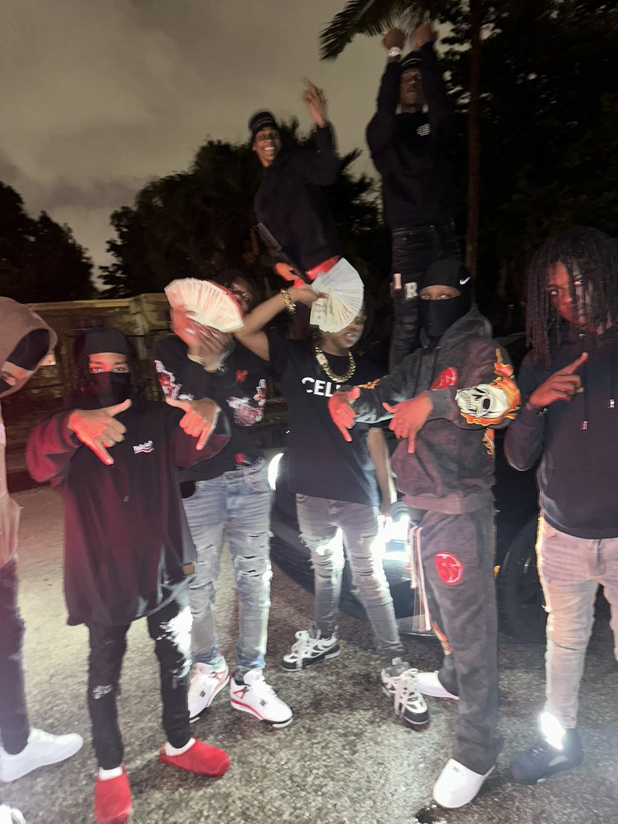 JoshGuwop__'s tweet photo. I Got Luv 4 Da Guyz Why Would I Say I’m Independent 🤞🩸🦅 #LL🅱️🔟 #Real🪦⚰️ #FTO #FMBK https://t.co/lZ8eBOb4lN