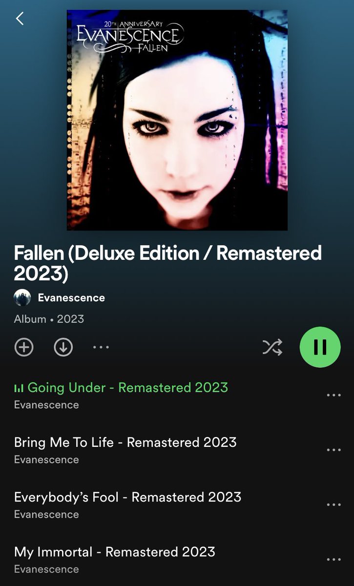 SimoneAlliva's tweet photo. Da queste parti è di nuovo il 2003.
E io sono ancora fuori dall’aula, al distributore, con l’Invicta sulle spalle.
#fallen20th https://t.co/UVPukbHnst