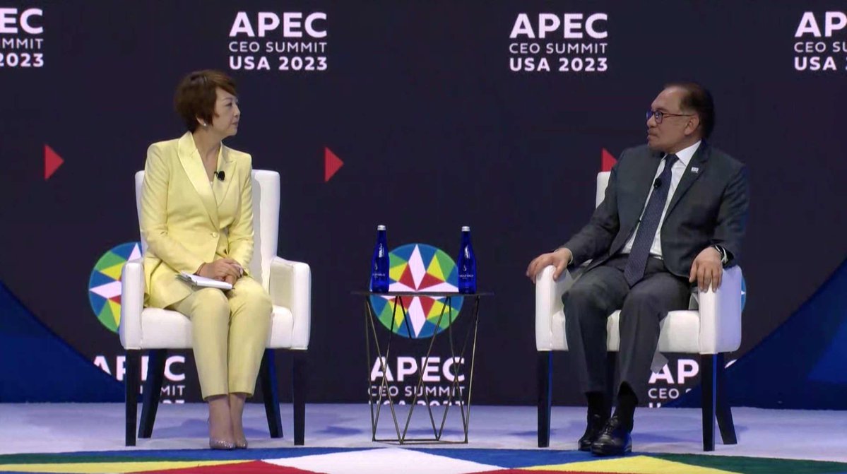 On November 16, CGTN host Tian Wei moderated the "The Global Economy and the State of the World" forum at APEC CEO Summit 2023  with Malaysian Prime Minister Anwar Ibrahim and PwC Global Chair Bob Moritz as guests to discuss the world economy in general, and that of the Asia