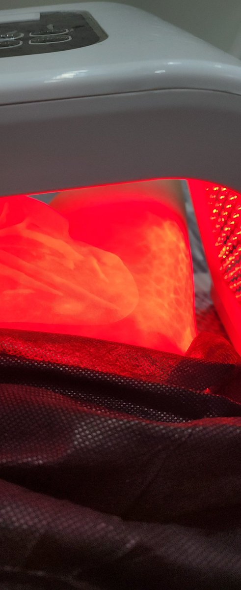 3개월 만에 왁싱한게 실수... 
너무 아퍼서 팩하는 중 ㅠㅠ