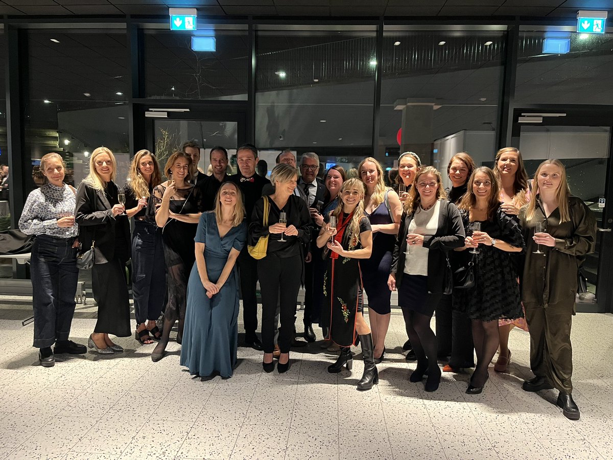AUHsurgery (@auhsurgery) on Twitter photo Torsdag på #DKS2023 bød på mange flere oplæg fra det stærke @AuHsurgery team, som velfortjent sluttede aftenen af med et brag af en gallamiddag🤩🥳 <a href="/ThereseJuul/">Therese Juul</a> <a href="/henrthay/">Henriette</a> <a href="/idahovdenak/">ida</a> @andreea_bach <a href="/AnneMartensen/">Anne K Martensen</a> Torsdag på #DKS2023 bød på mange flere oplæg fra det stærke @AuHsurgery team, som velfortjent sluttede aftenen af med et brag af en gallamiddag🤩🥳 <a href="/ThereseJuul/">Therese Juul</a> <a href="/henrthay/">Henriette</a> <a href="/idahovdenak/">ida</a> @andreea_bach <a href="/AnneMartensen/">Anne K Martensen</a>