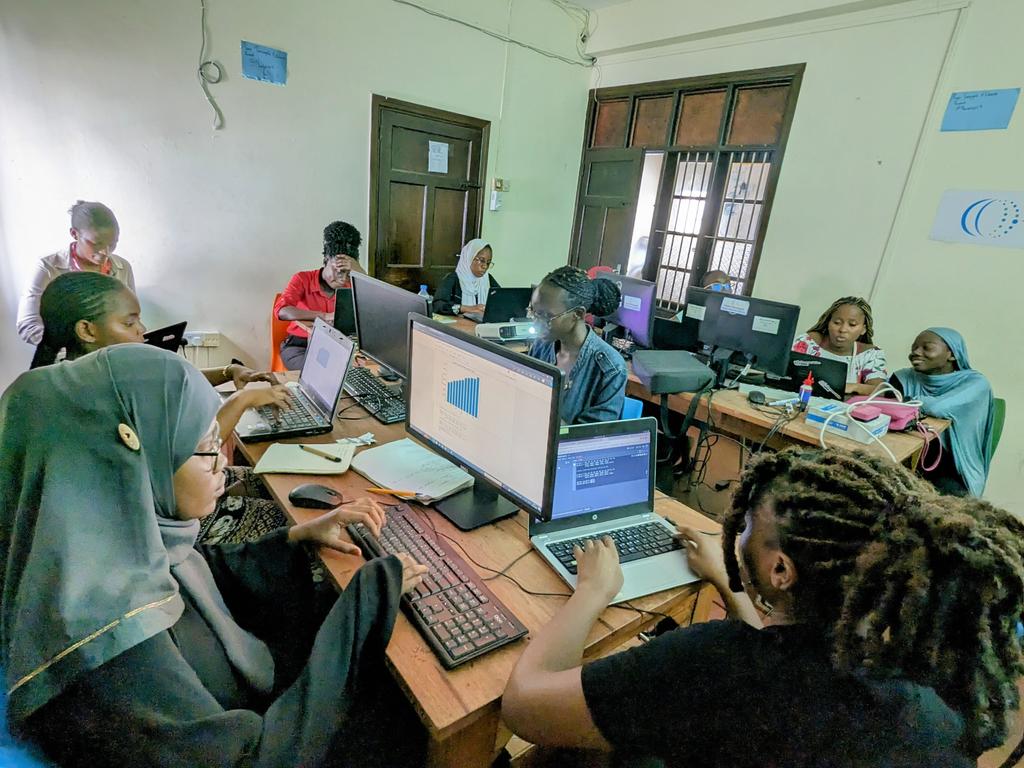 pwaniteknowgalz's tweet image. In addition to feature selection and model evaluation,data visualization helps in exploring datasets and gaining an initial understanding of the patterns and distributions.
#ArtificialInteligence #MachineLearning #codehack #womenintech