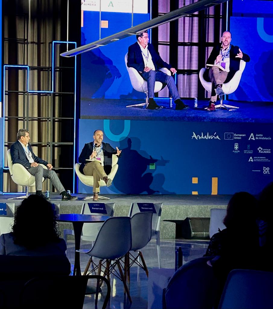 sunbluecongress's tweet photo. Apasionante debate entre @aguevaraplaza y @ramonferri sobre la plataforma de ciencia de datos para la sostenibilidad turística en la sala de @GrupoCosentino
💻🌍 Descubriendo cómo la tecnología puede impulsar un turismo más sostenible

@InfoUMA @AjuntamentVLC https://t.co/JVz6YIJk7y