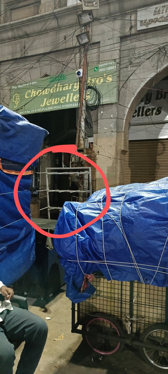 #HYDTPinfo
Plz take out this chappal Stand as rowdy sheeters are illegally trying to occupy space in Front of our shop.... already there are 8-9 Bandis covering entry of our shop
C/O chowdhary Brother's jewellers Gulzar Houz
Regards
Fida Ali
9000108661