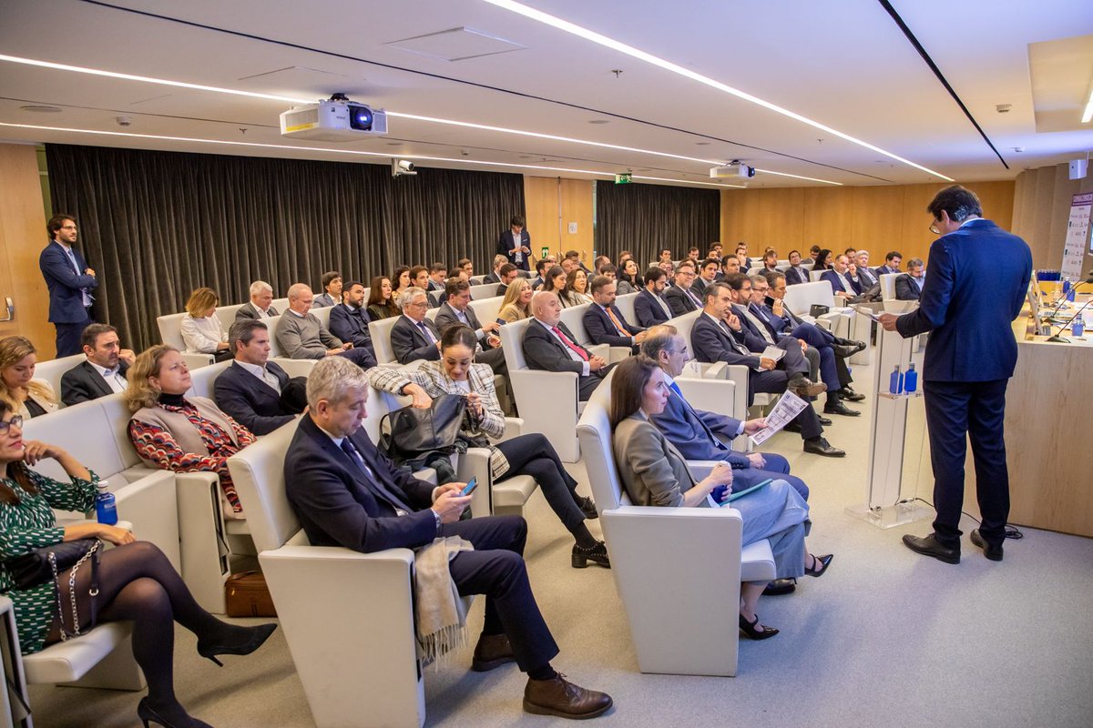 CushWakeSPAIN's tweet photo. 👋 ¡Así fue la XXI edición del Encuentro Inmobiliario de #CONSULTORES2023!

Ayer tuvo lugar en la sede de Pérez-Llorca, un nuevo foro que reunió presencialmente a más de un centenar de profesionales. https://t.co/bDXFpy52P6