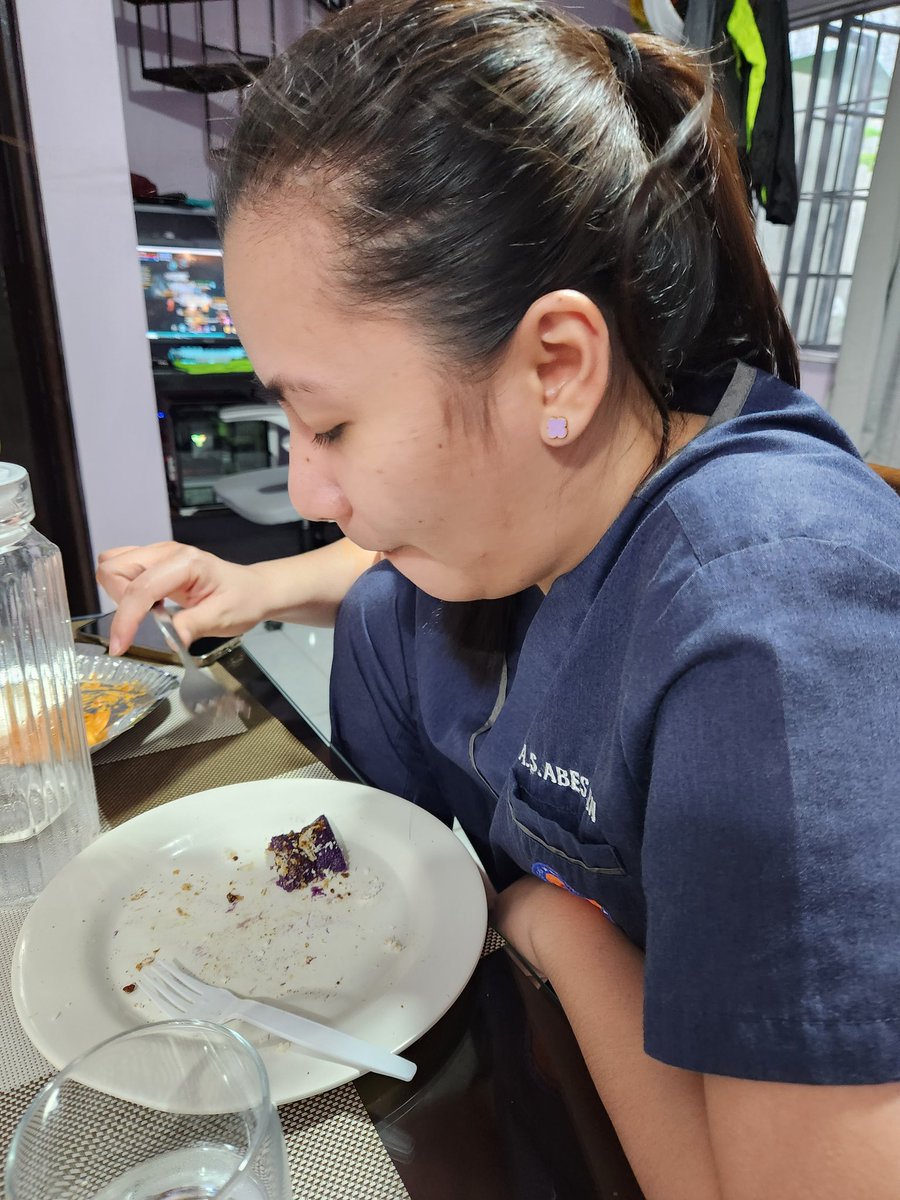 MJAbess's tweet photo. Harang sa computer. Pipicuturan ko yung mir4 e https://t.co/uoVxQJhU3h