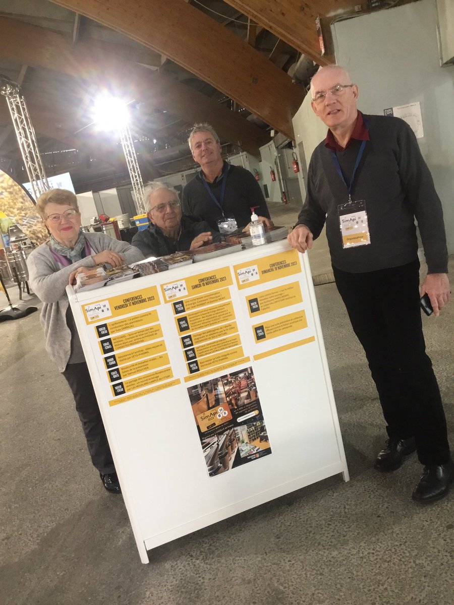 AbeilleDeFrance's tweet image. Notre équipe de bénévoles est en place! On vous attend jusqu’à dimanche au #SimApi #Apiculture