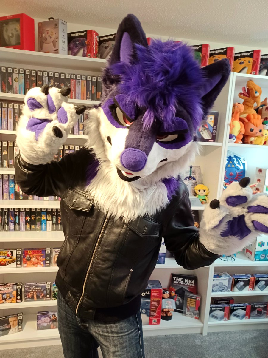 Ikas_Wolf's tweet photo. Ikas will be attending @GeekRetreatFurs in Chelmsford on the 25th November Saturday, looking forward to going to another furmeet and meeting more furs as it's been waaaaay too long! 💜

#FursuitFriday https://t.co/0KHPTjsMl6