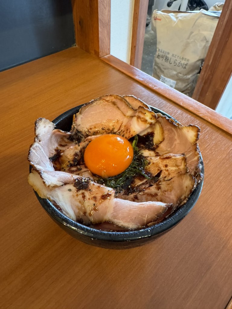 yamamba_brother's tweet photo. #自家製手もみ麺鈴ノ木
淡麗特製つけ麺（塩）

 どうなってるの⁉️レベルで美味しい😋
何度啜っても感動しますね🥹
Mr.パーフェクトと呼びたくなります

丼もハンパねぇです✨
次は淡麗と真逆のまぜそば啜りたい

いつも感動体験ありがとうございます
ごちそうさまでした🙇‍♂️

#器が渋くてカッコよすぎる https://t.co/cIWMJKQZt9